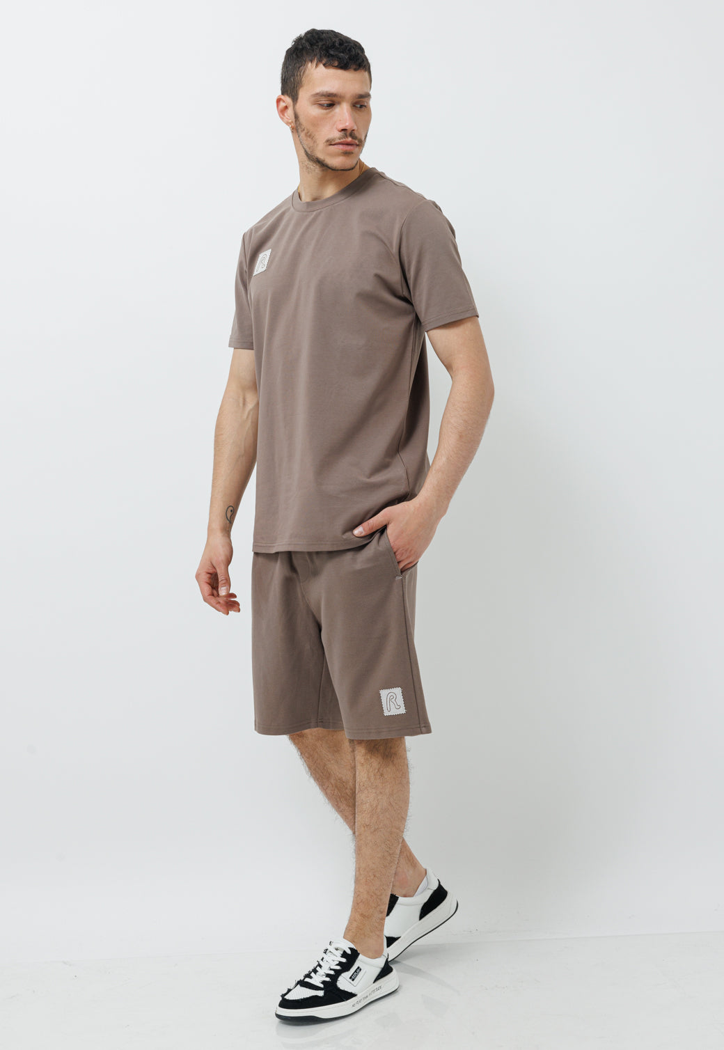 חליפת טרנינג קצרה לגברים בצבע חום