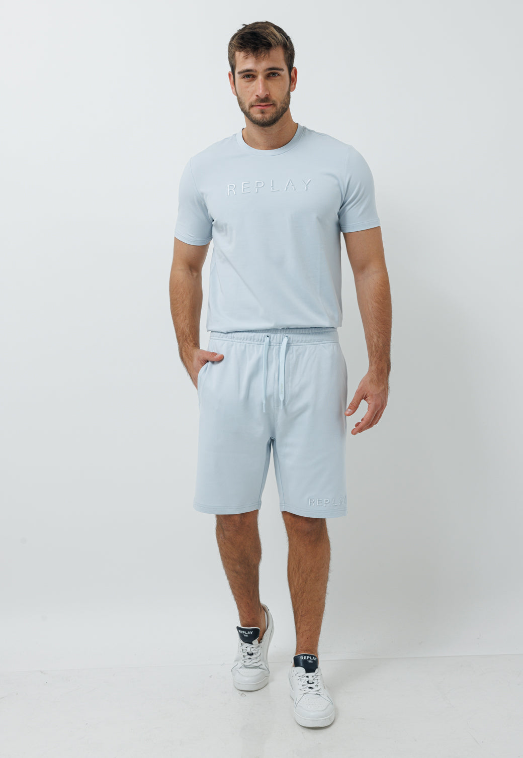 חליפת טרנינג קצרה לגברים בצבע תכלת