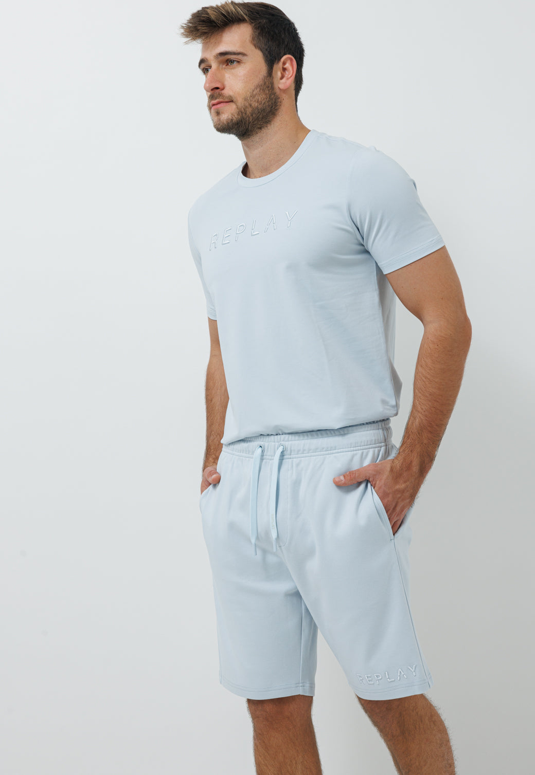 חליפת טרנינג קצרה לגברים בצבע תכלת