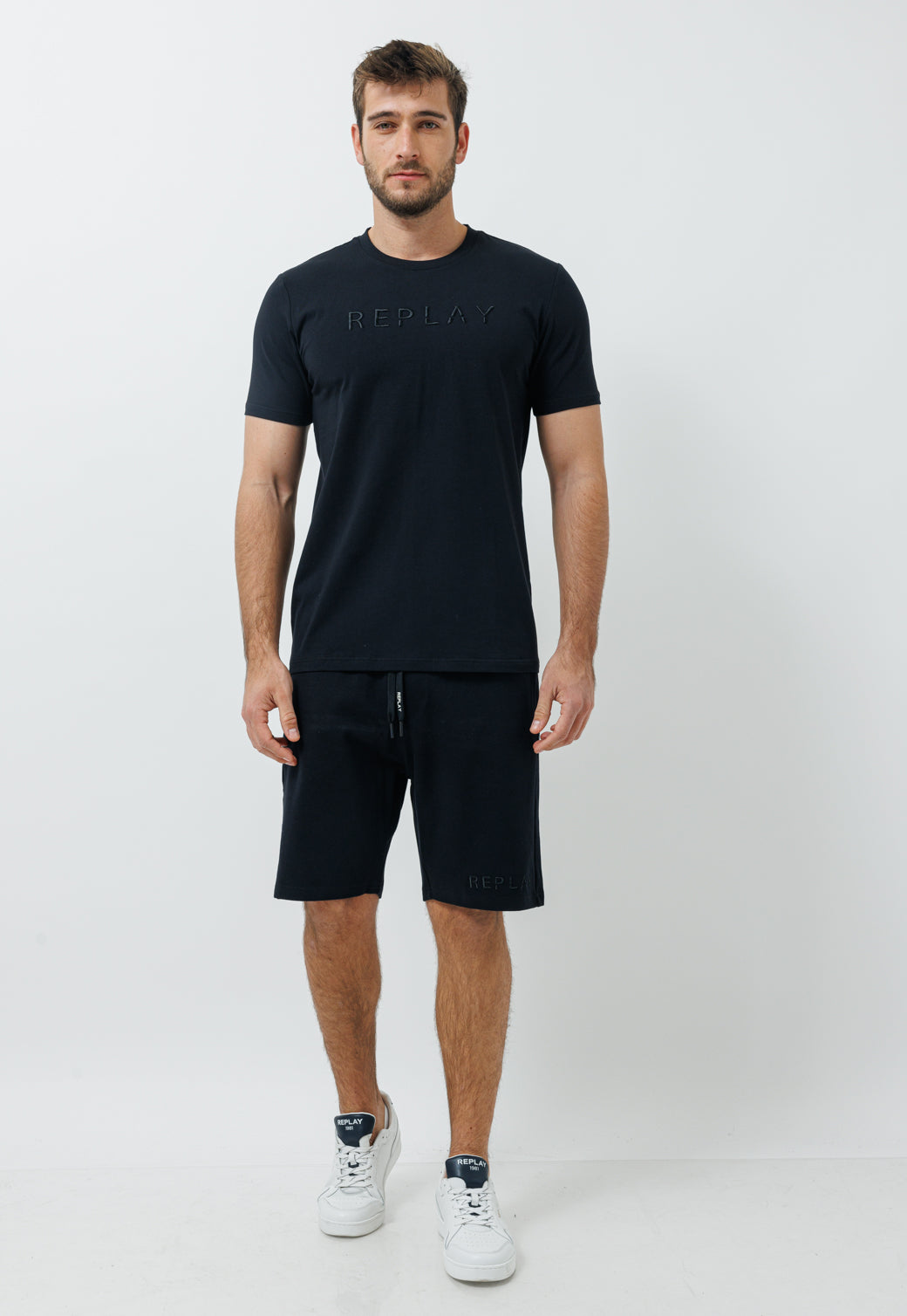 חליפת טרנינג קצרה לגברים בצבע שחור