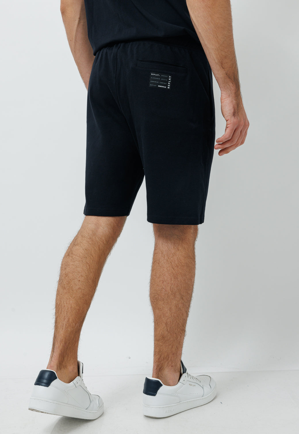 חליפת טרנינג קצרה לגברים בצבע שחור