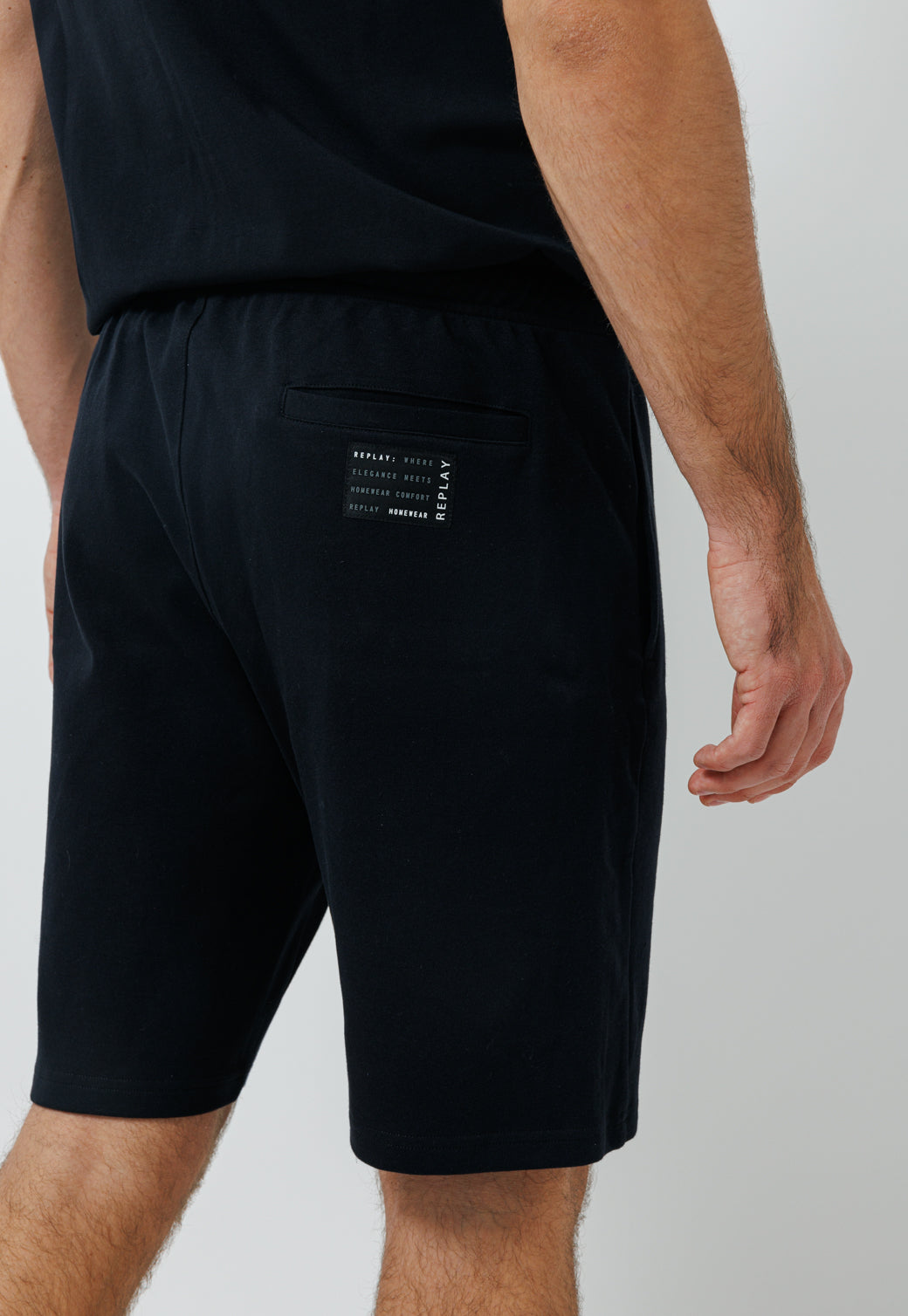 חליפת טרנינג קצרה לגברים בצבע שחור