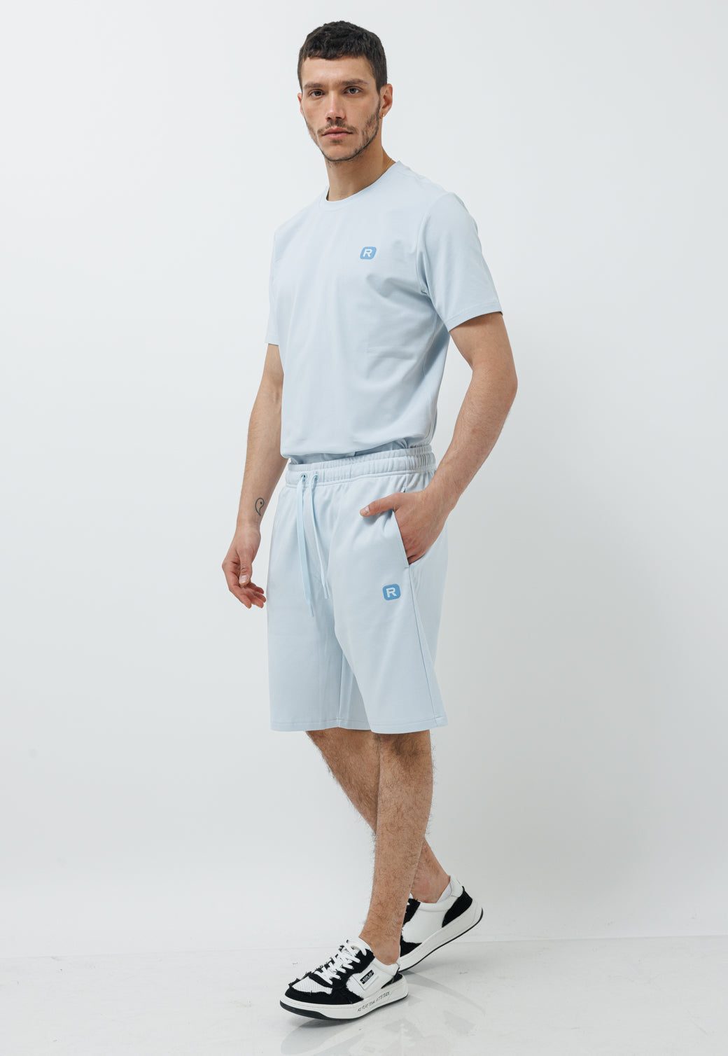 חליפת טרנינג קצרה לגברים בצבע תכלת