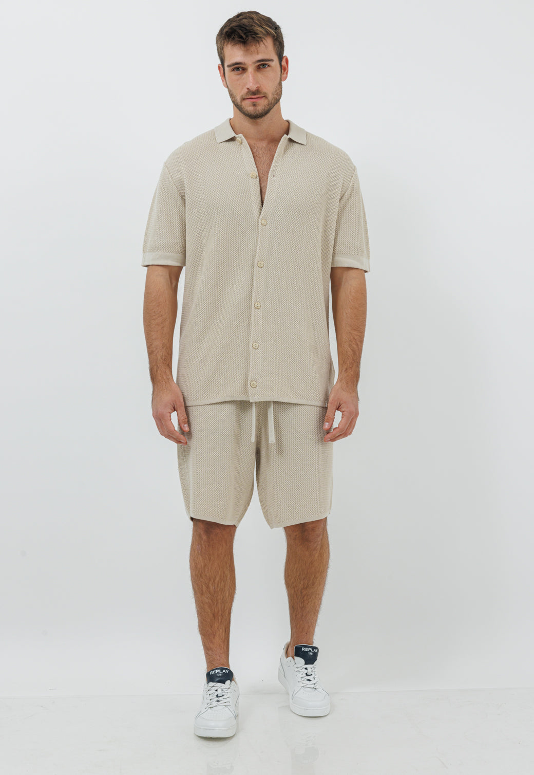 מכנסי סריג קצרים לגברים בצבע אבן