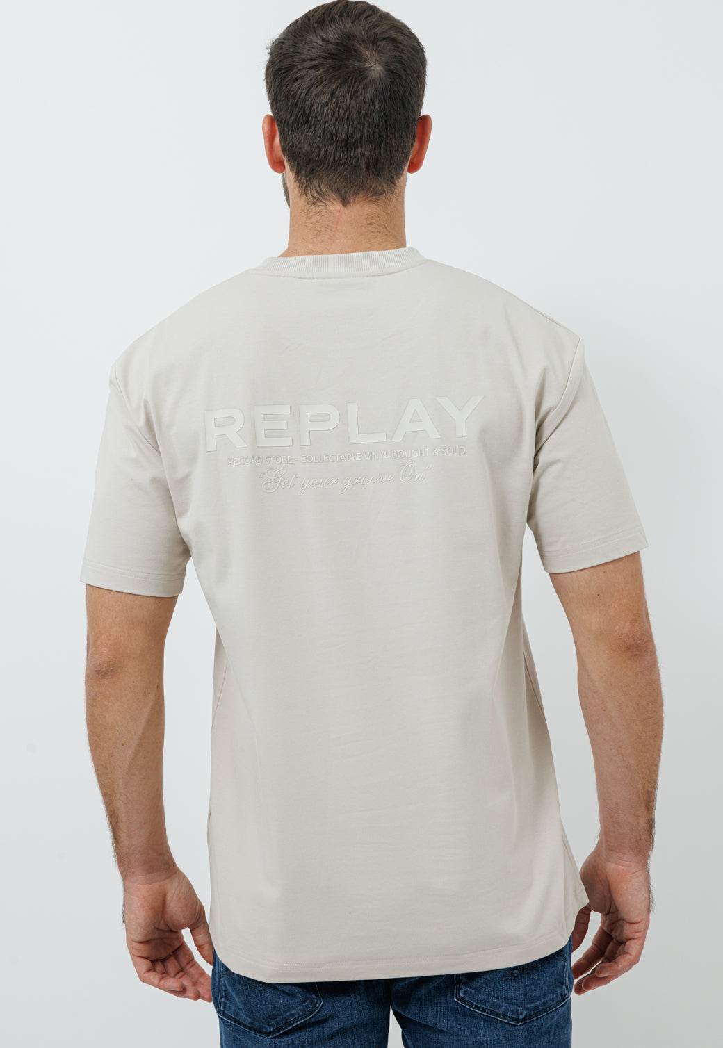 חולצת טי שירט בצבע אפור בהיר