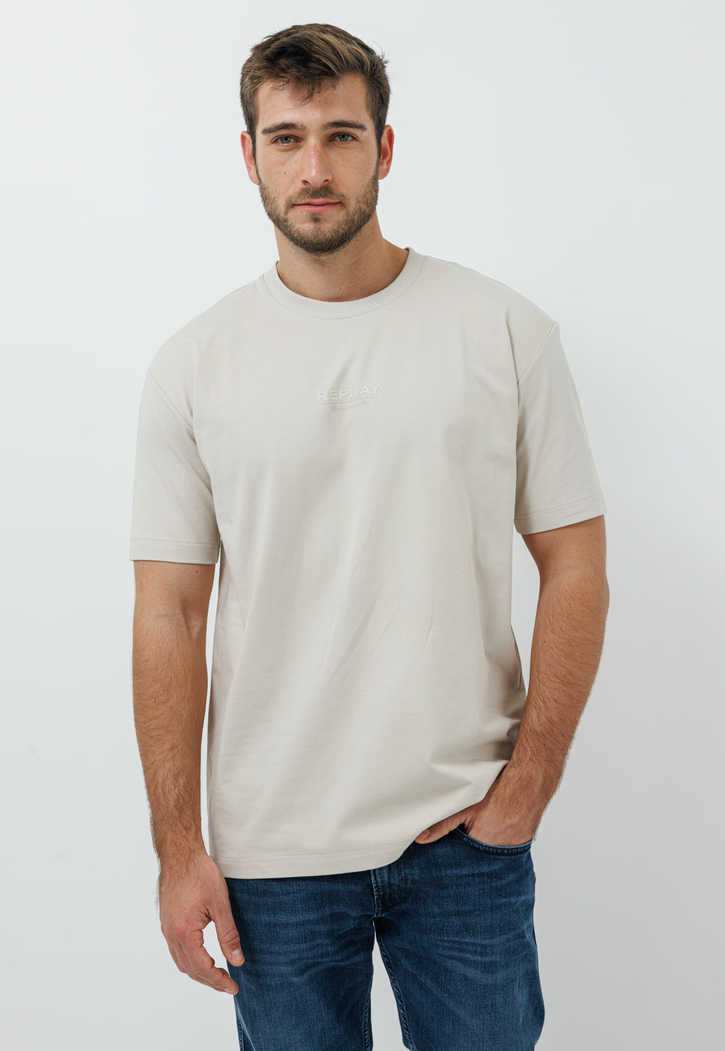 חולצת טי שירט בצבע אפור בהיר