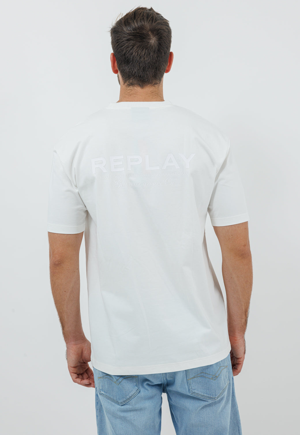 חולצת טי שירט בצבע לבן