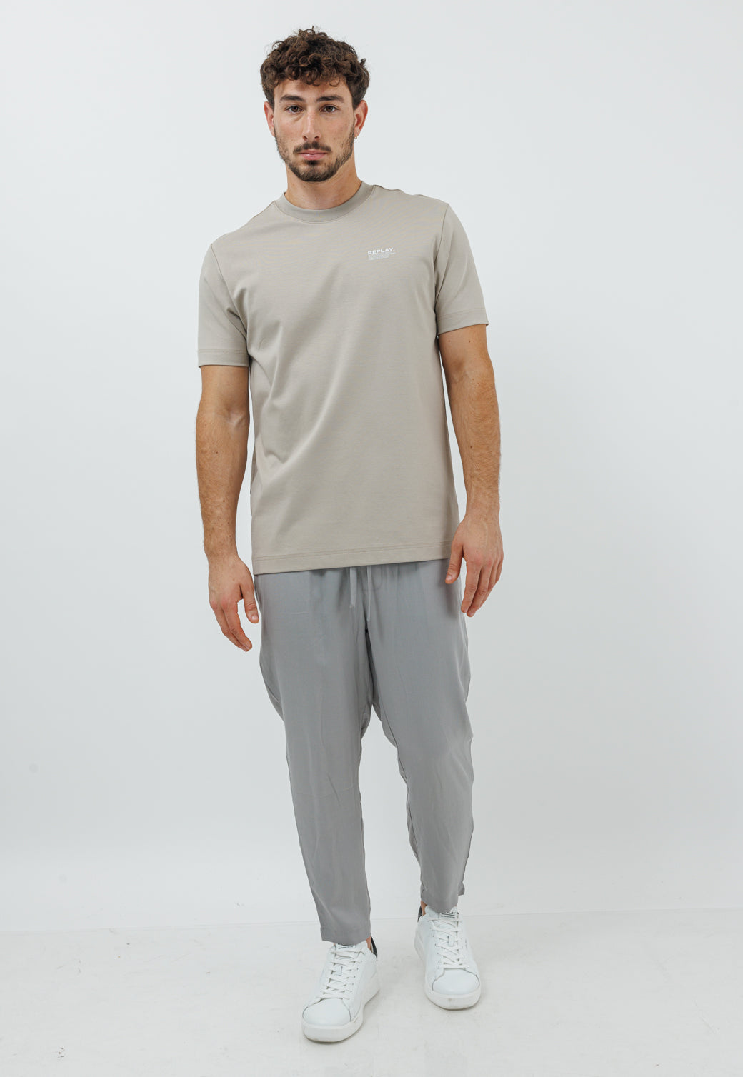 טי-שירט אוברסייז לגברים בצבע אבן עם לוגו