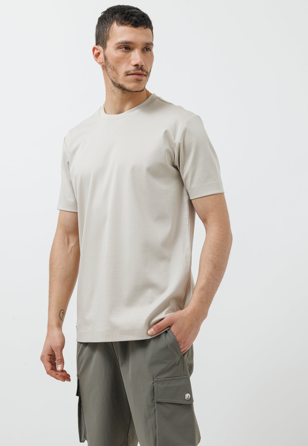 טי שירט קלאסית בגוון אבן לגברים