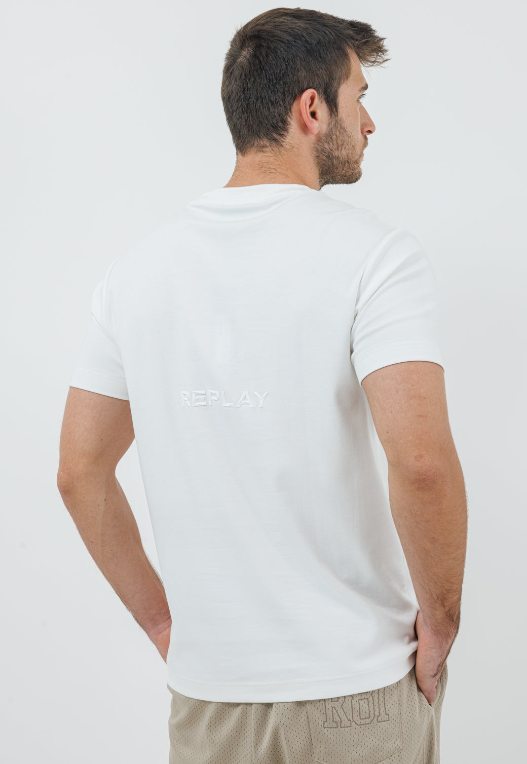 טי-שירט לגברים לוגו בגב בצבע לבן
