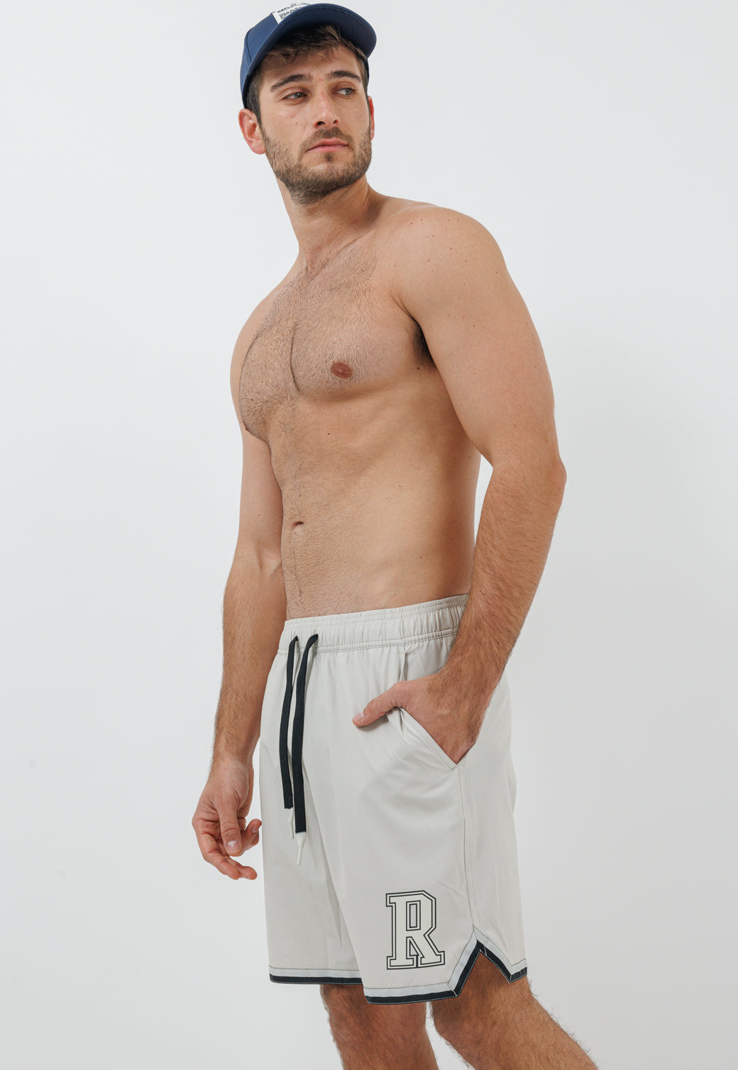 בגד ים לגברים בצבע אבן עם לוגו R