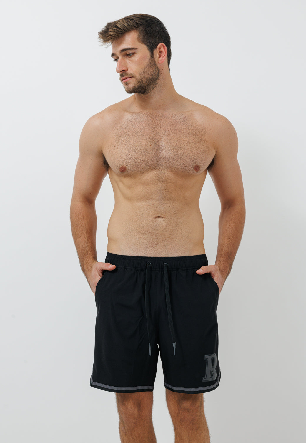 בגד ים לגברים בצבע שחור עם לוגו אפור