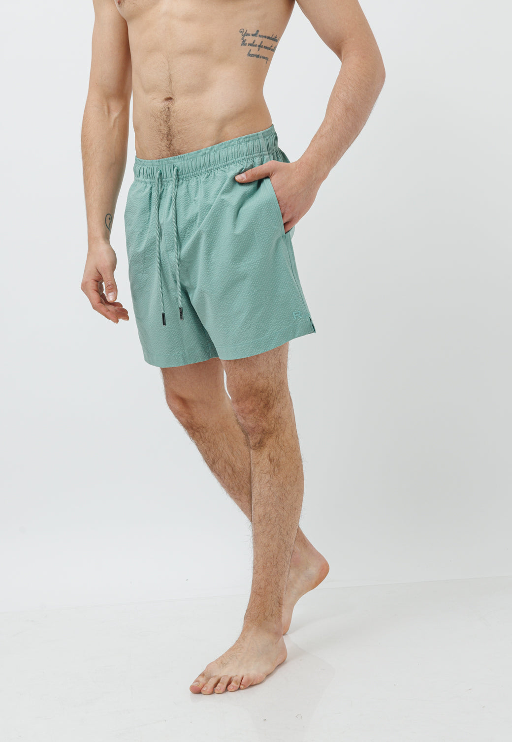 בגד ים לגברים בצבע ירוק בהיר