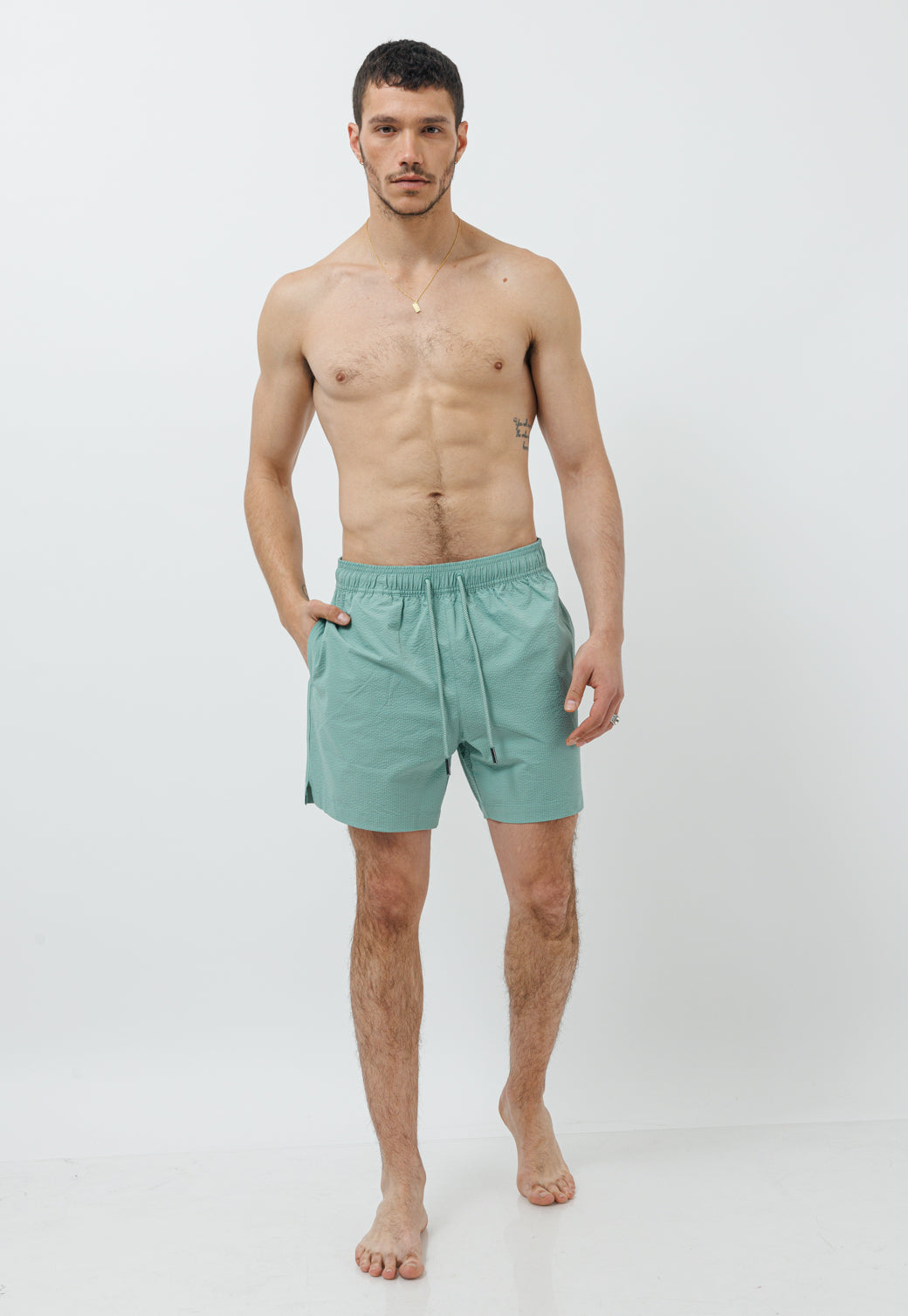 בגד ים לגברים בצבע ירוק בהיר