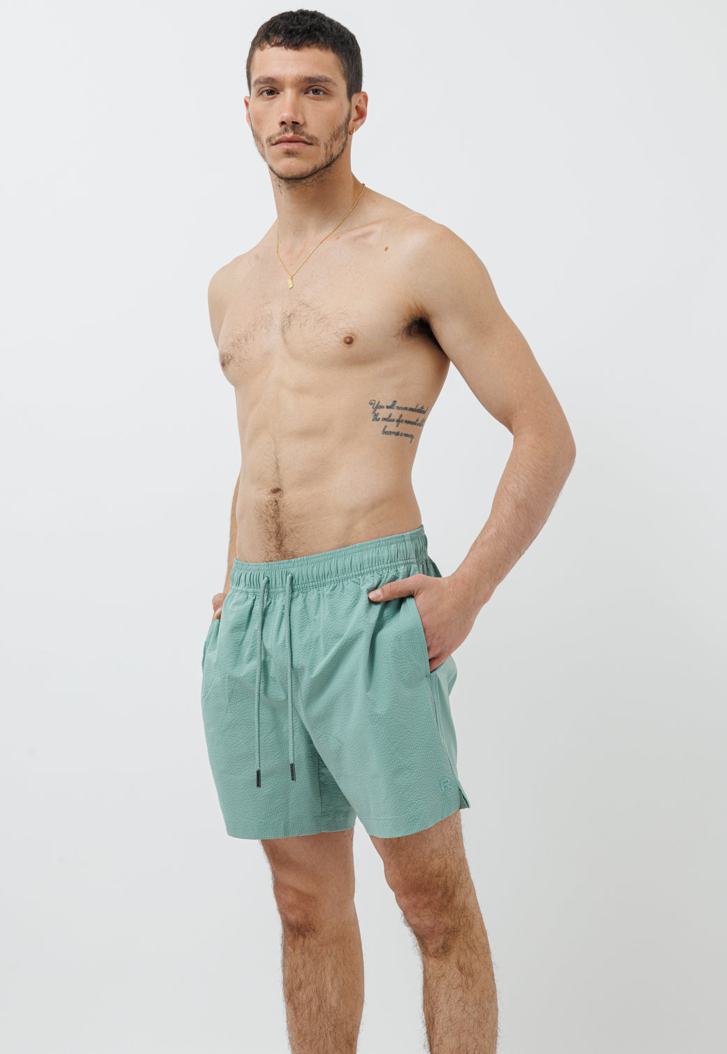 בגד ים לגברים בצבע ירוק בהיר