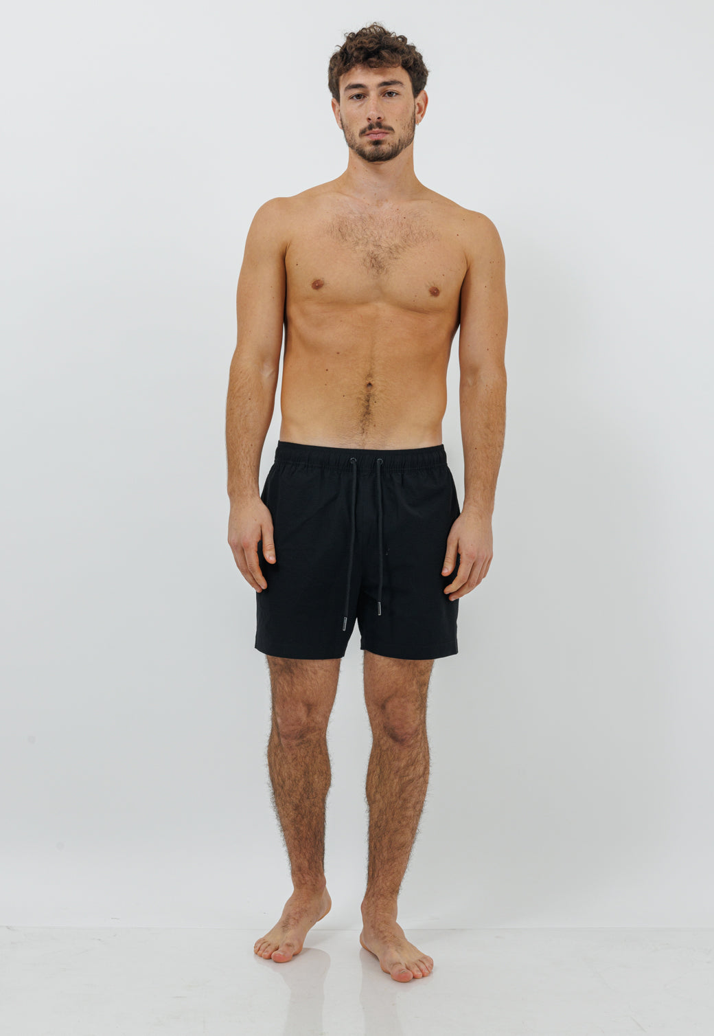 בגד ים לגברים בצבע שחור