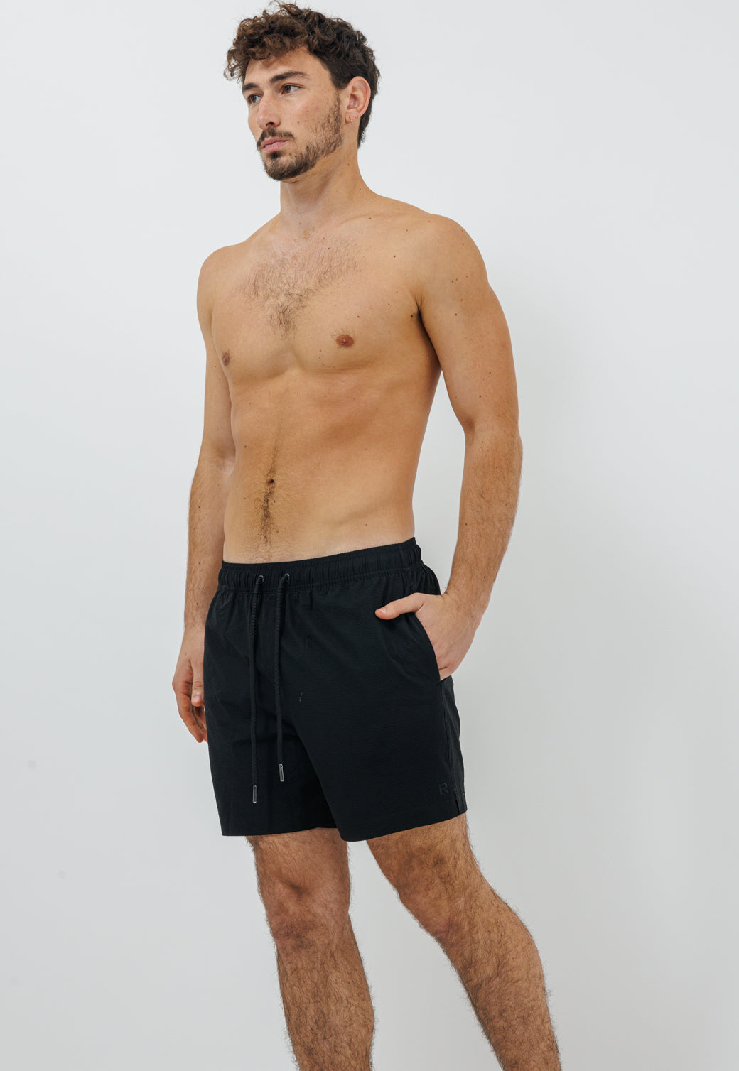 בגד ים לגברים בצבע שחור