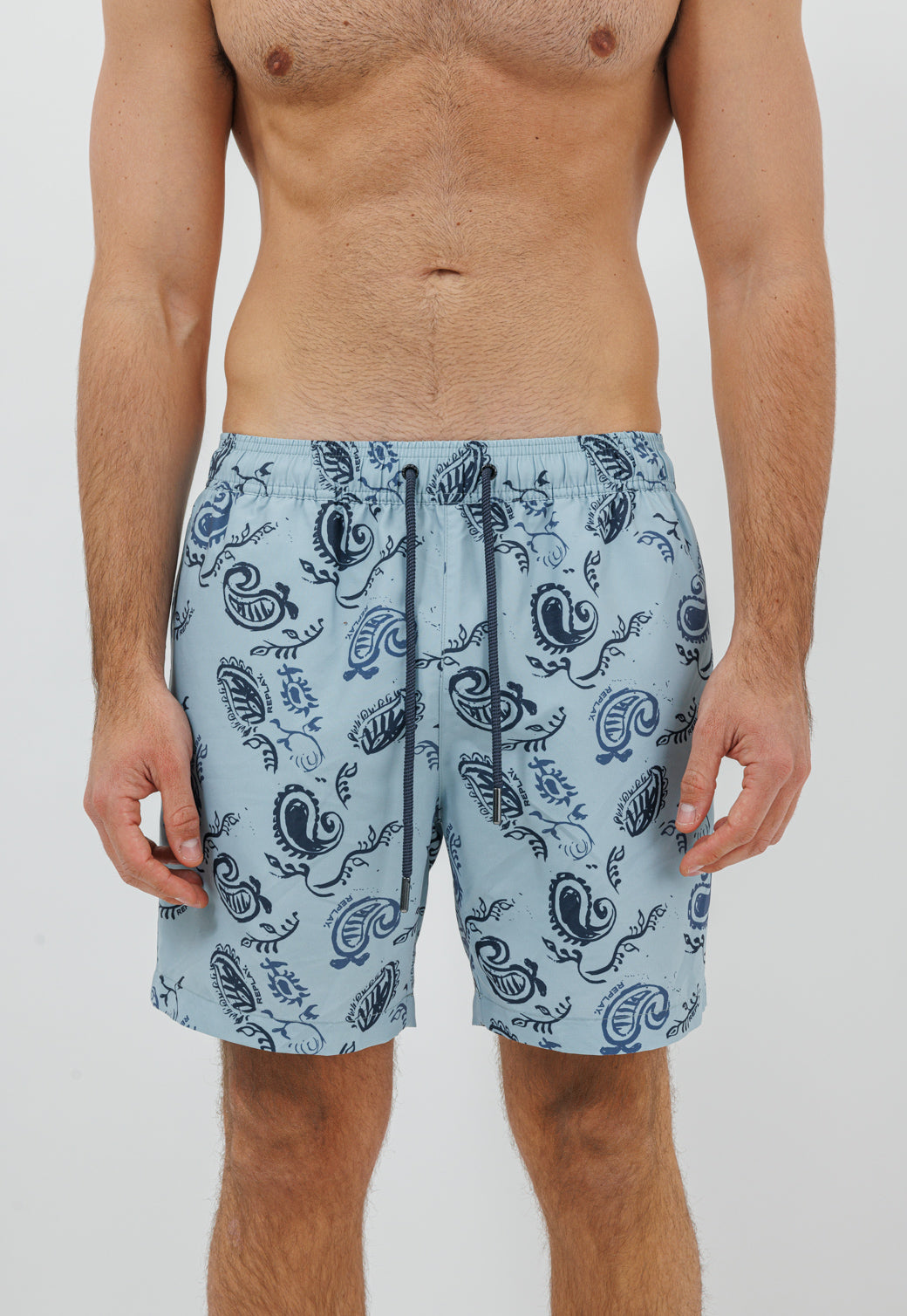 בגד ים לגברים בצבע אפור בהיר עם הדפס