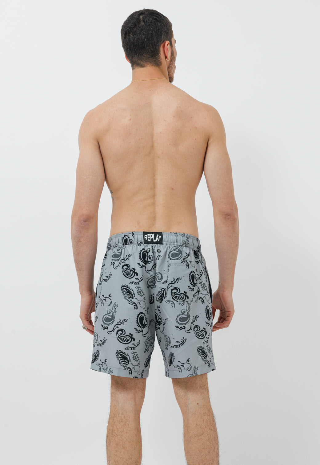 בגד ים לגברים בצבע אפור עם הדפס