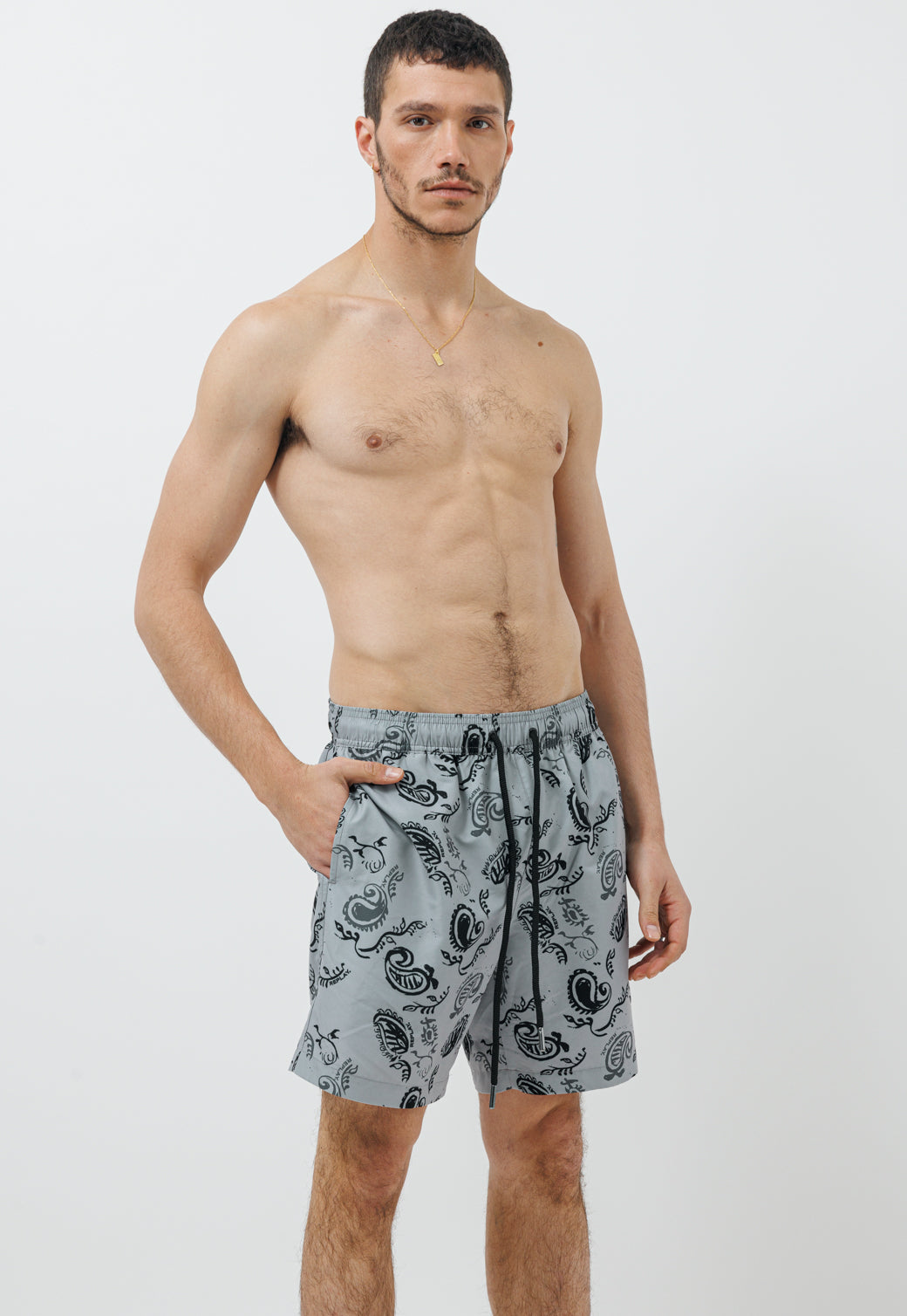 בגד ים לגברים בצבע אפור עם הדפס