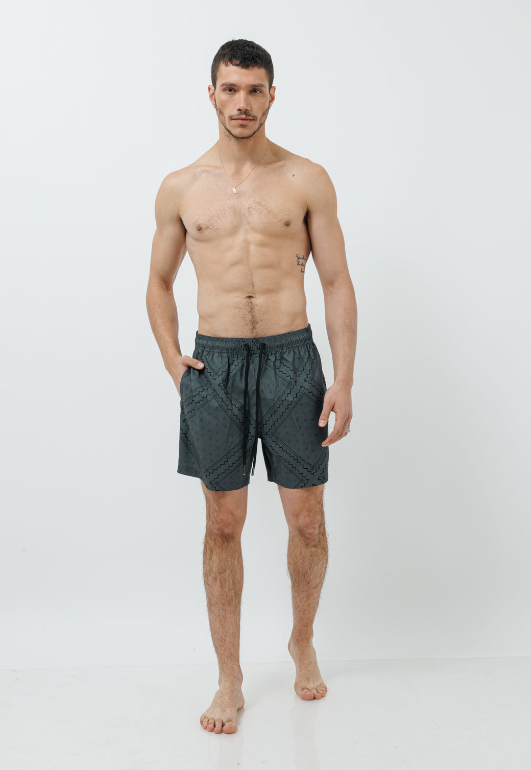 בגד ים לגברים בצבע אפור כהה