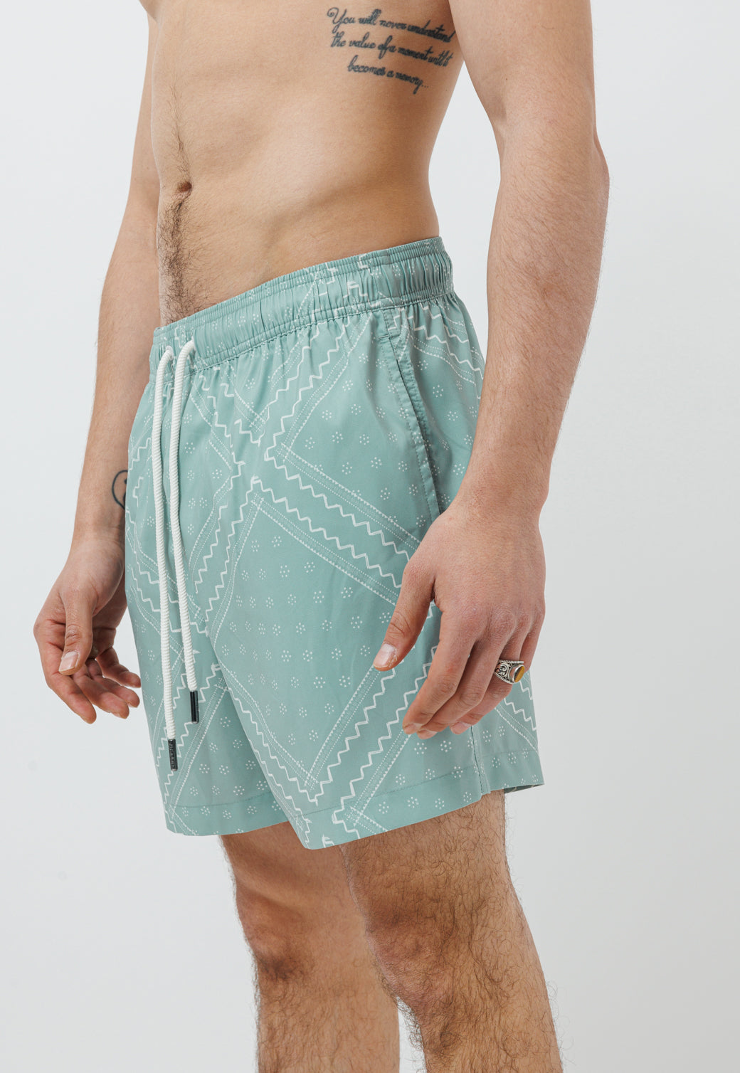 בגד ים לגברים בצבע ירוק מרווה