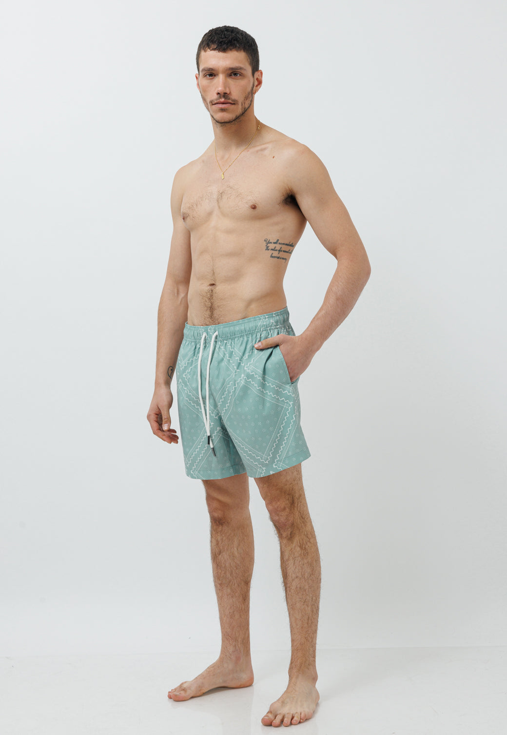 בגד ים לגברים בצבע ירוק מרווה