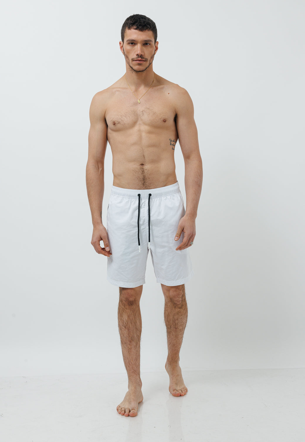 בגד ים לגברים בצבע לבן