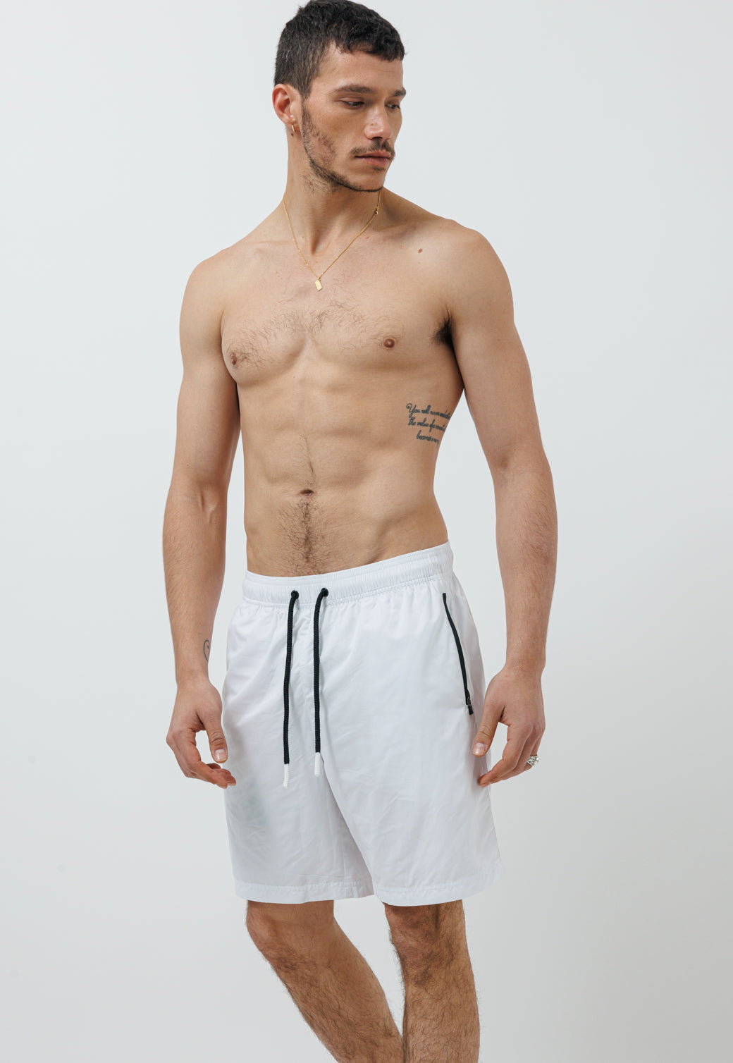 בגד ים לגברים בצבע לבן