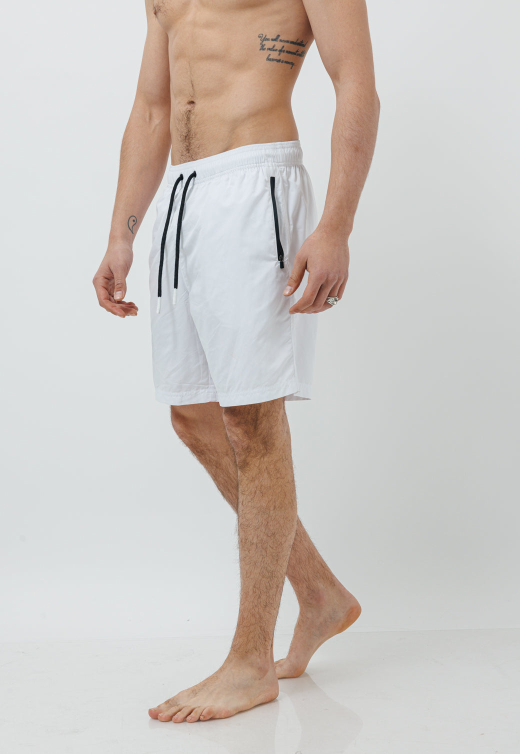 בגד ים לגברים בצבע לבן