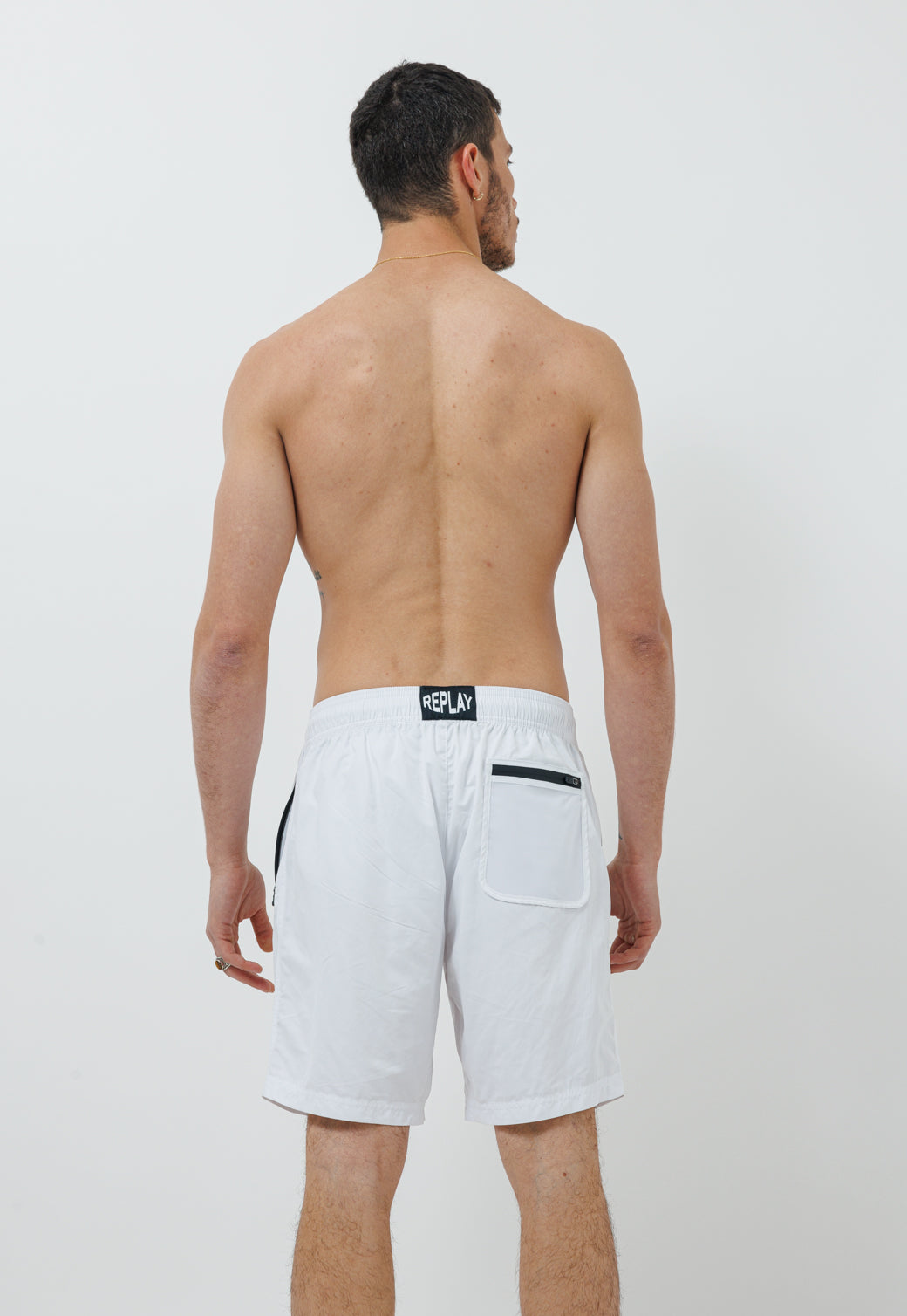 בגד ים לגברים בצבע לבן