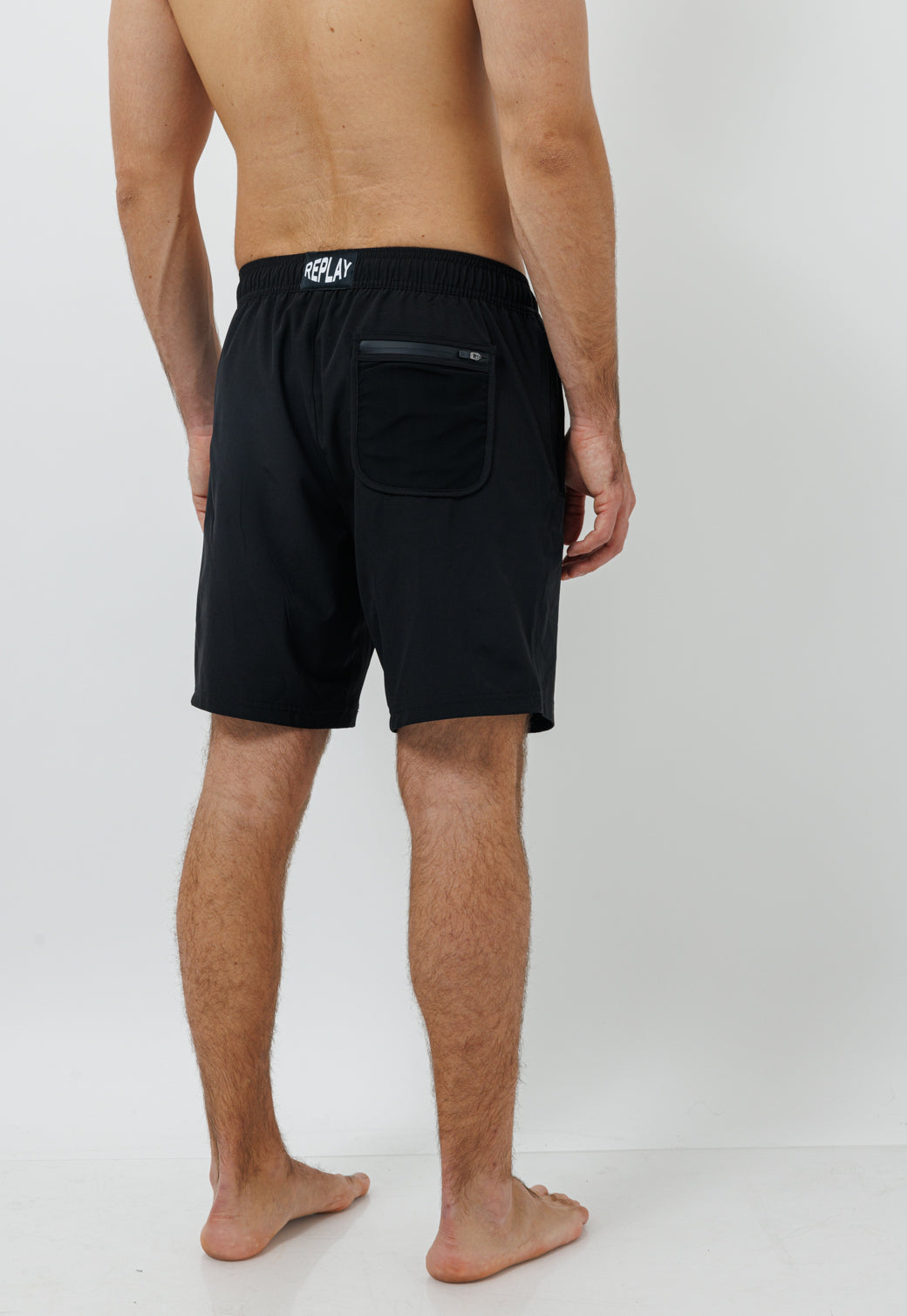 בגד ים לגברים בצבע שחור