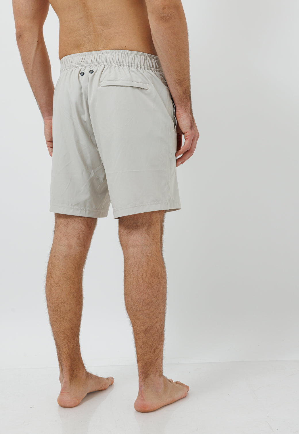 בגד ים לגברים בצבע אבן בגזרה חלקה