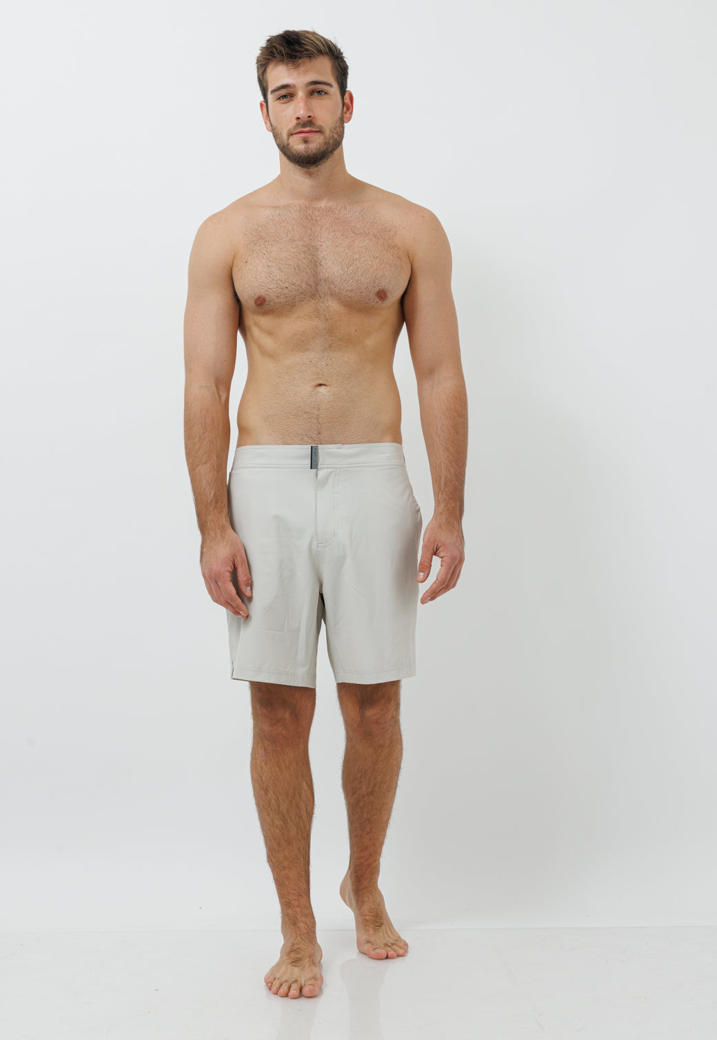 בגד ים לגברים בצבע אבן בגזרה חלקה