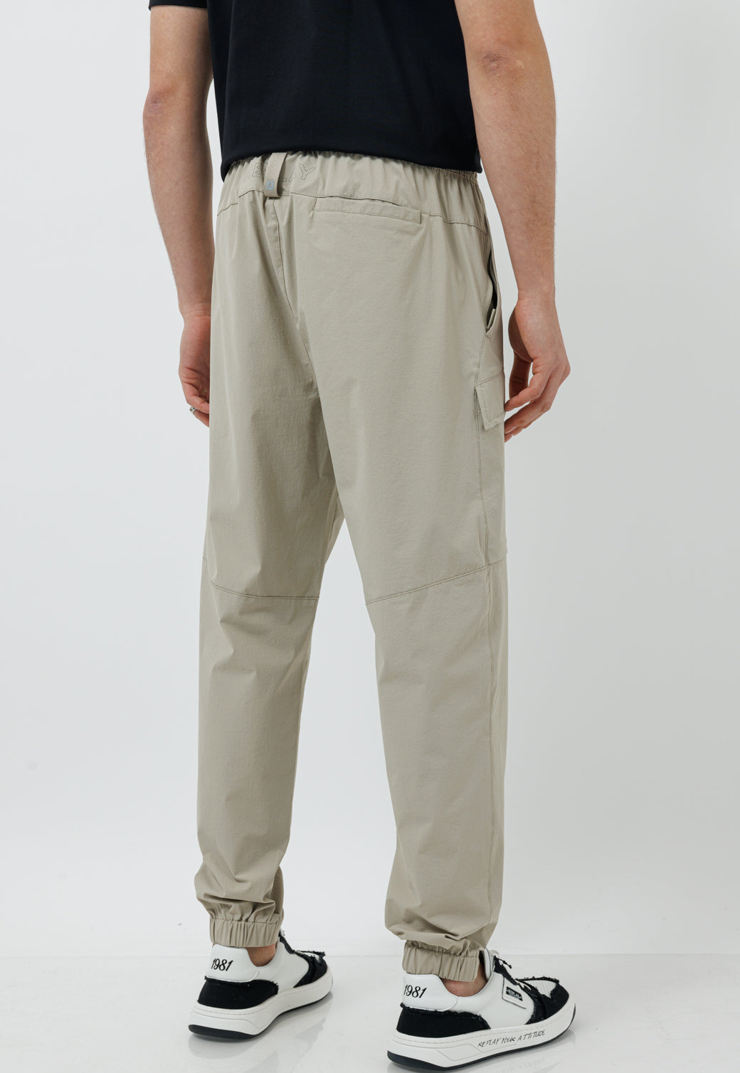 מכנסיים ארוכים לגברים בצבע בז'