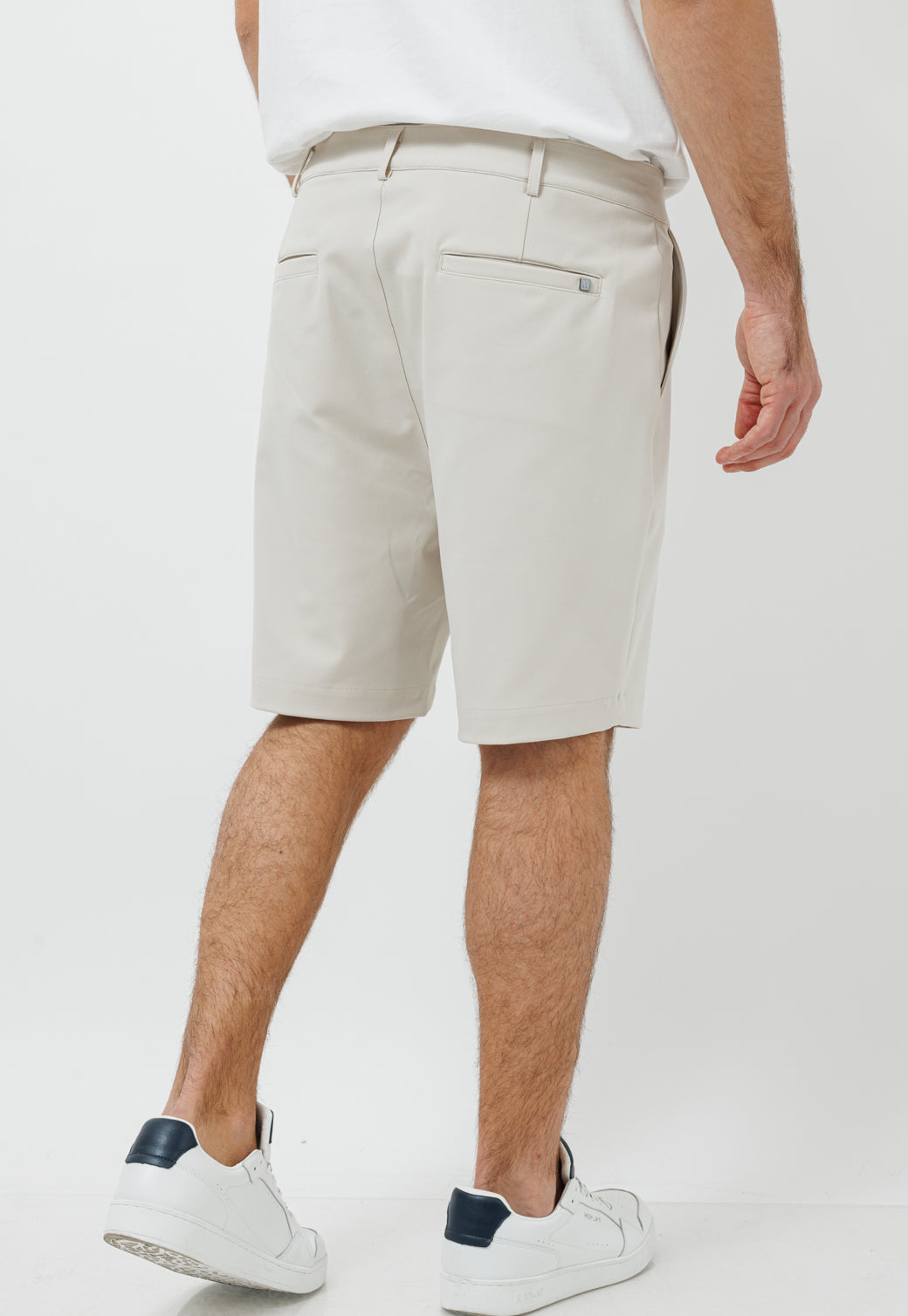 מכנסי שורט 4WAY בגוון סטון
