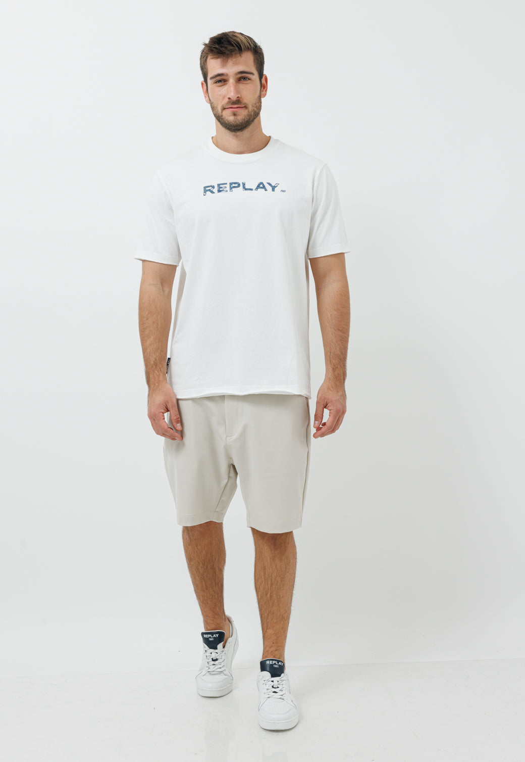 מכנסי שורט 4WAY בגוון סטון