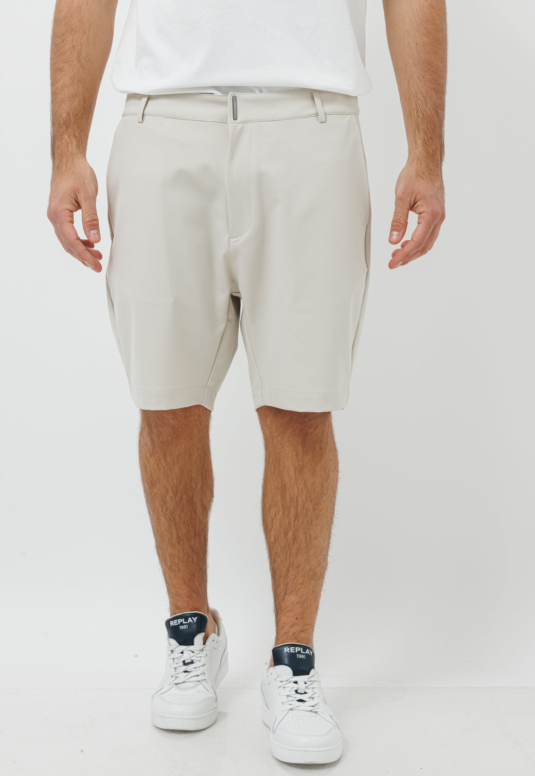 מכנסי שורט 4WAY בגוון סטון