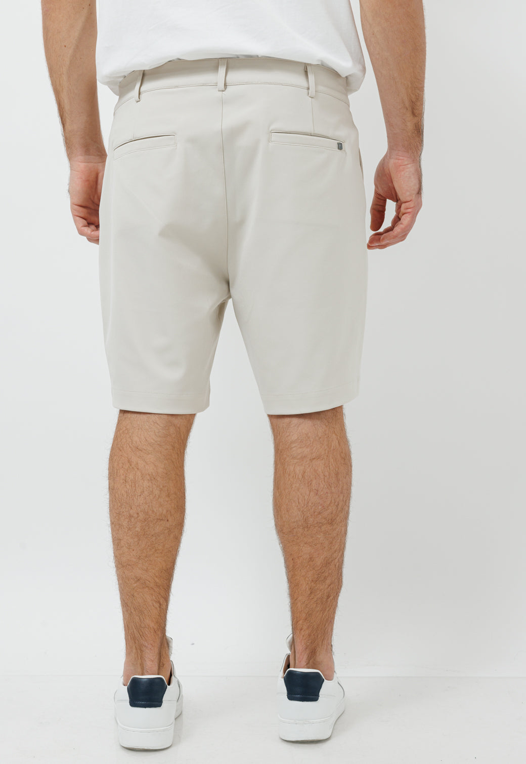 מכנסי שורט 4WAY בגוון סטון