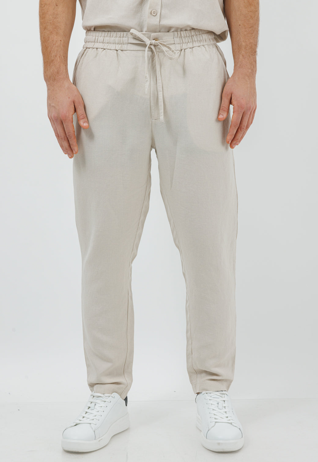 מכנס ארוך לגברים מבד פשתן בגוון בז'