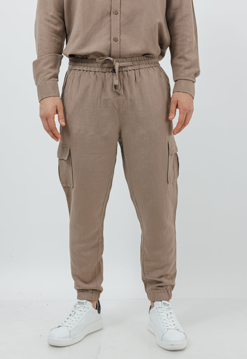 מכנס קארגו ארוך לגברים מבד פשתן בגוון חום