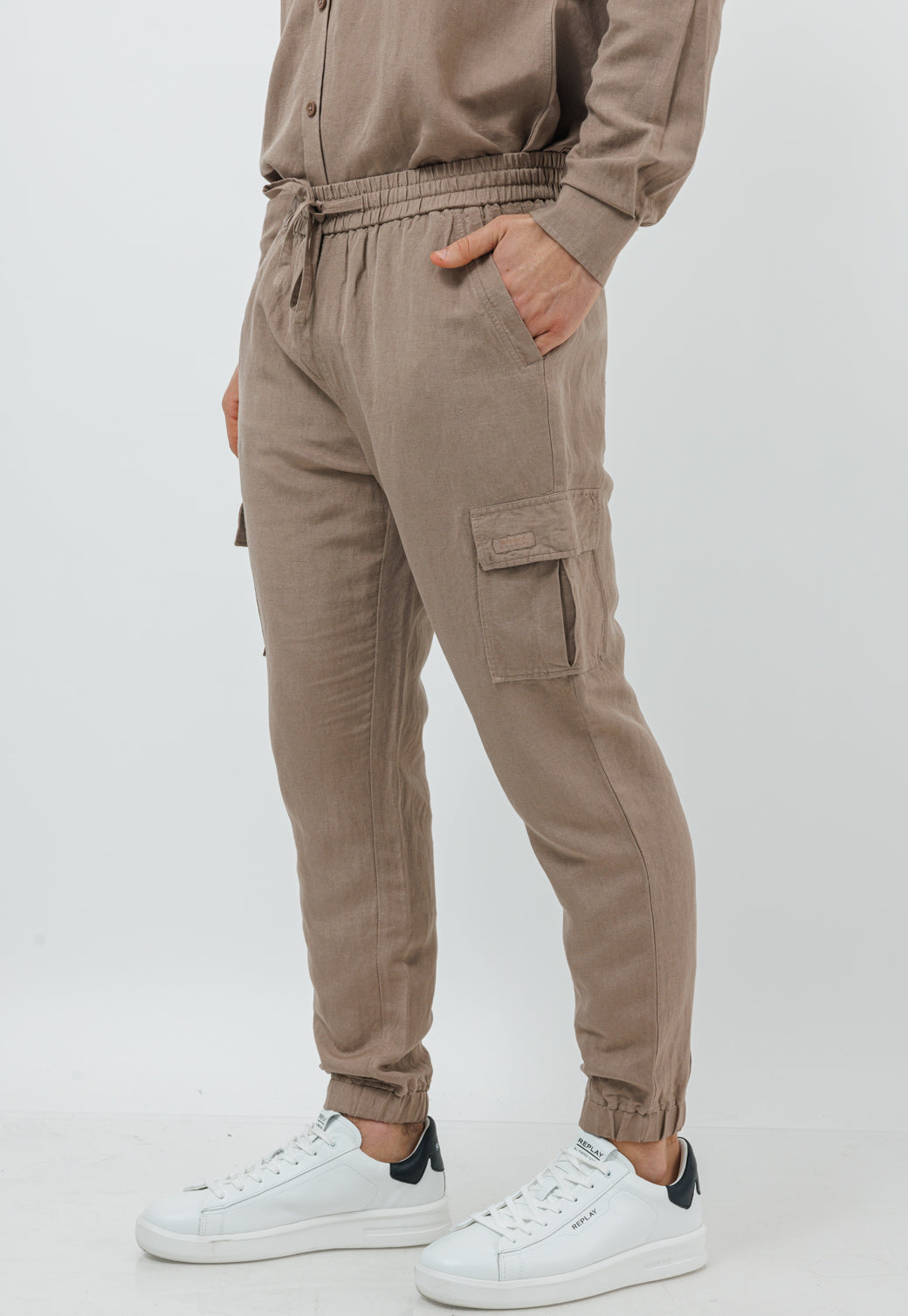 מכנס קארגו ארוך לגברים מבד פשתן בגוון חום