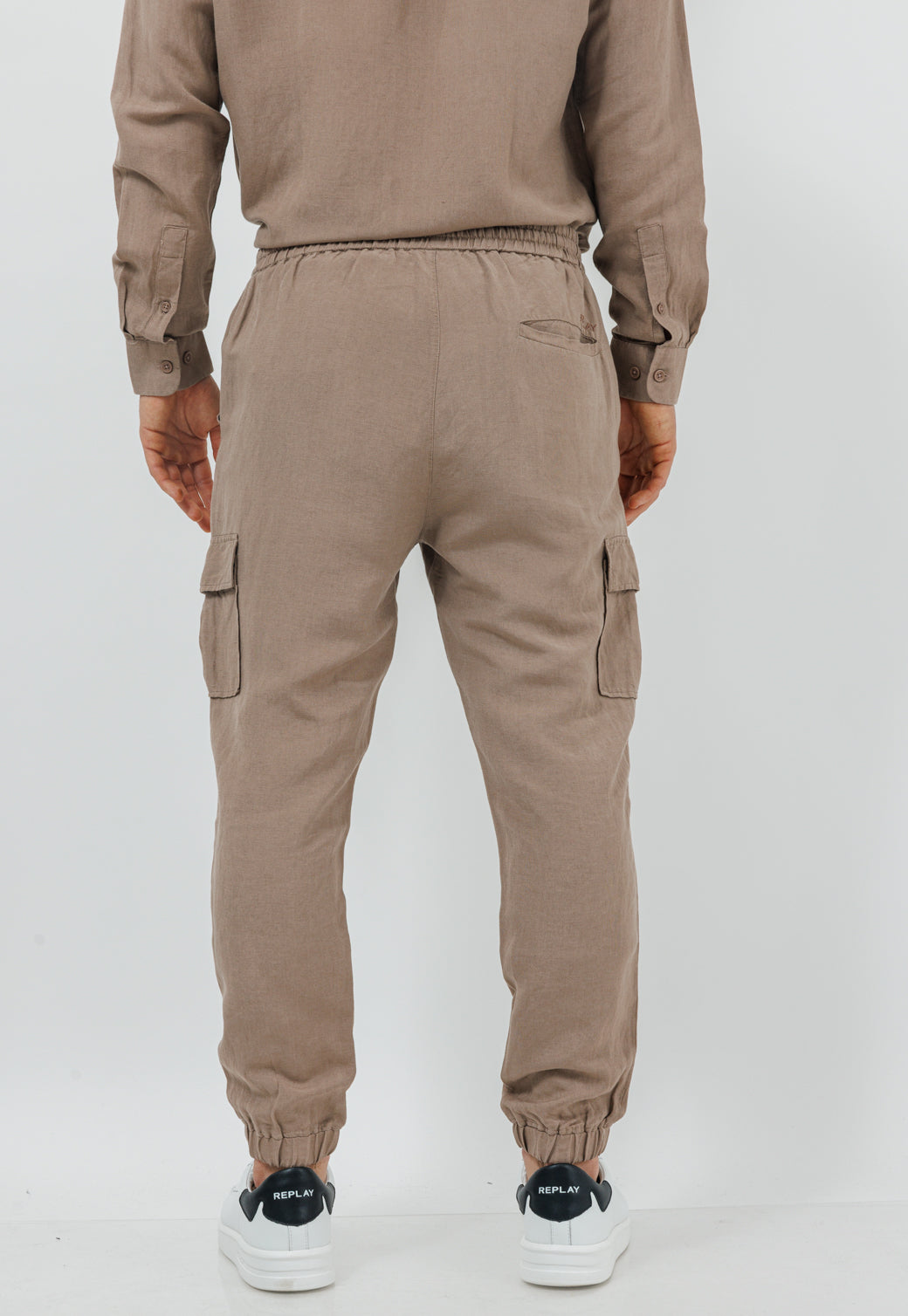 מכנס קארגו ארוך לגברים מבד פשתן בגוון חום