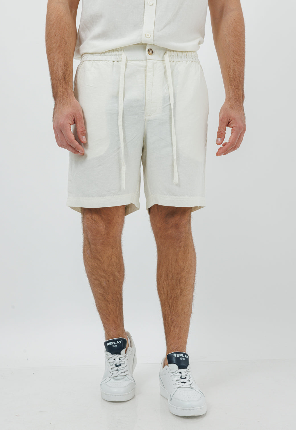 מכנסיים קצרים לגברים מבד פשתן בצבע קרם