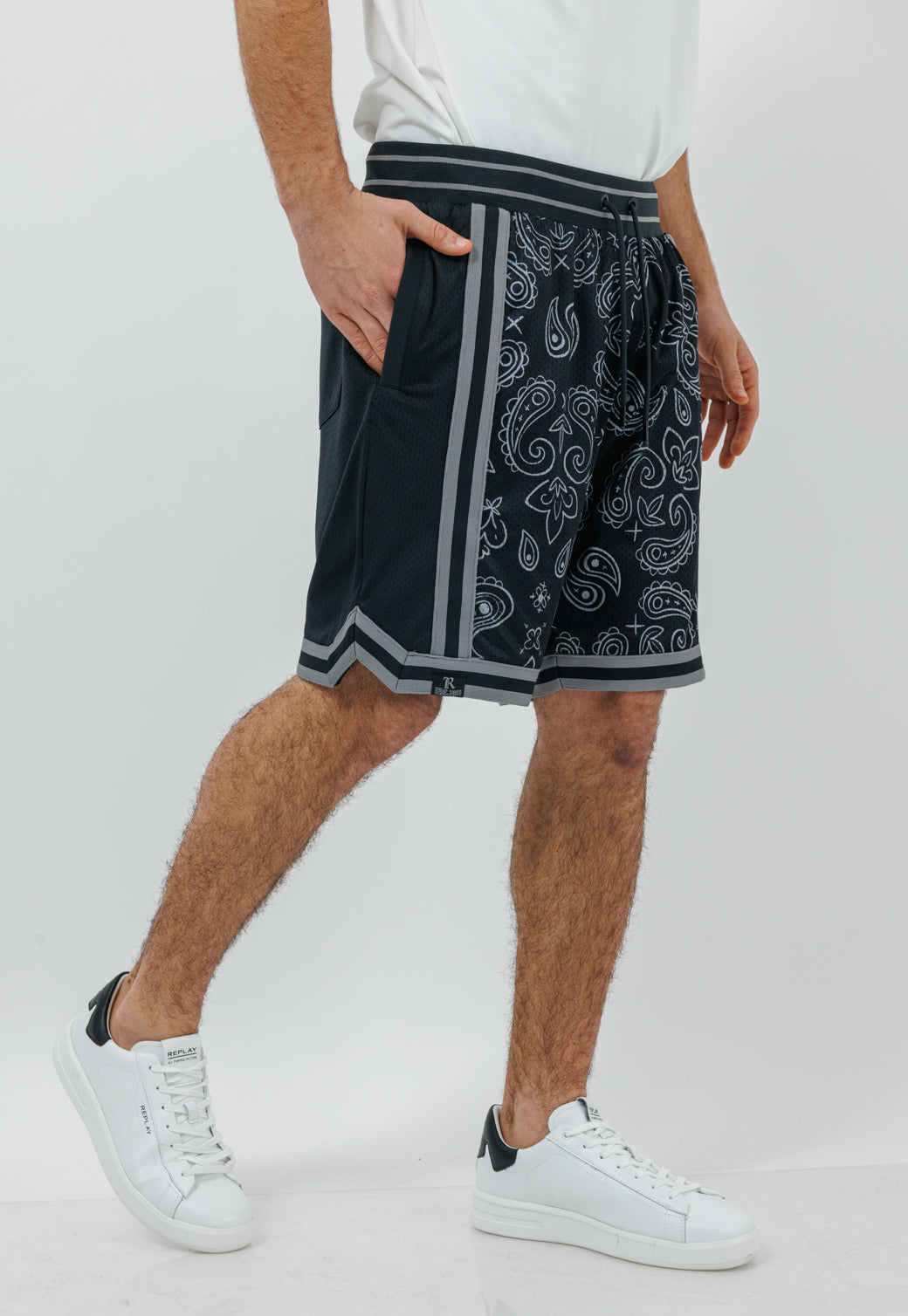 מכנסי כדורסל לגברים בצבע שחור