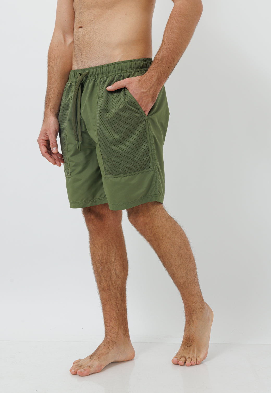 מכנסיים קצרים לגברים בצבע ירוק זית