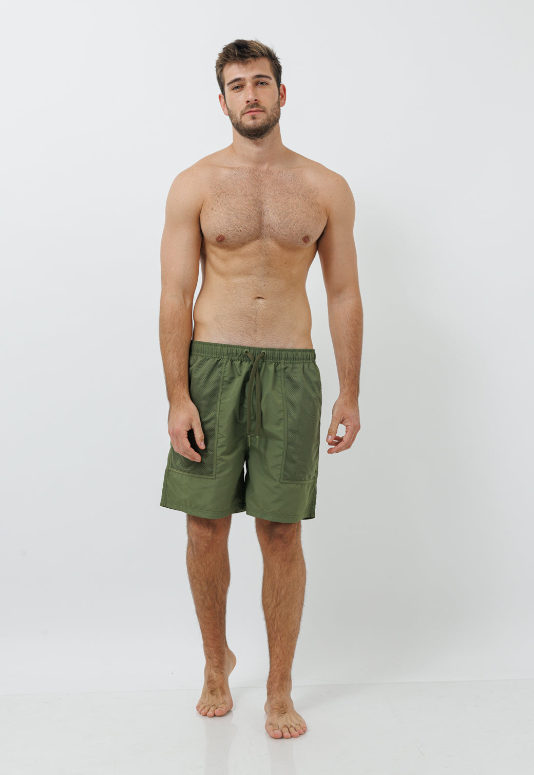 מכנסיים קצרים לגברים בצבע ירוק זית