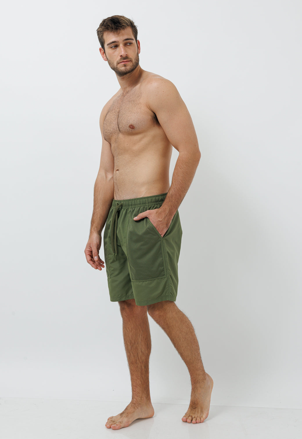 מכנסיים קצרים לגברים בצבע ירוק זית