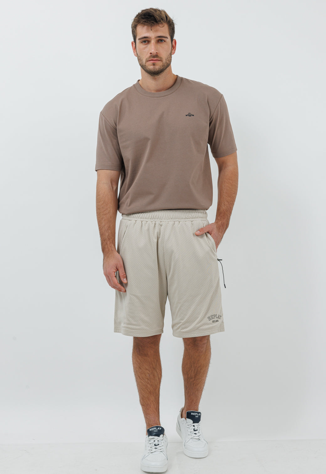 מכנסיים קצרים לגברים בצבע אבן מבד רשת נושם