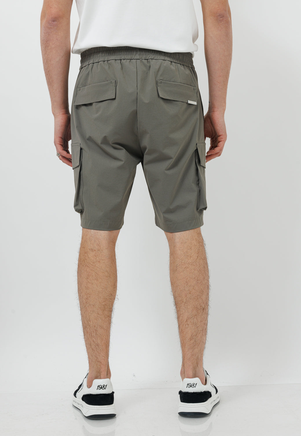 מכנסי שורט ניילון קרגו – בצבע ירוק זית
